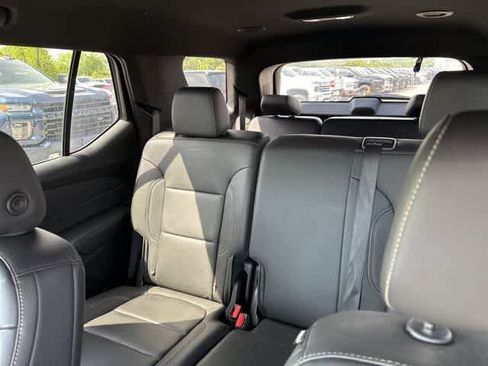 Used 2023 Chevrolet Traverse LT w/ LT Premium Package image 5