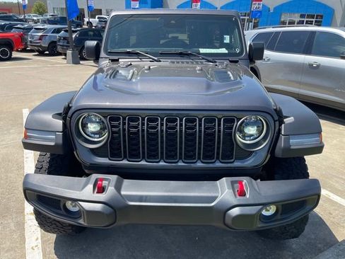 Used 2025 Jeep Wrangler Unlimited Rubicon AWD/4WD image 5
