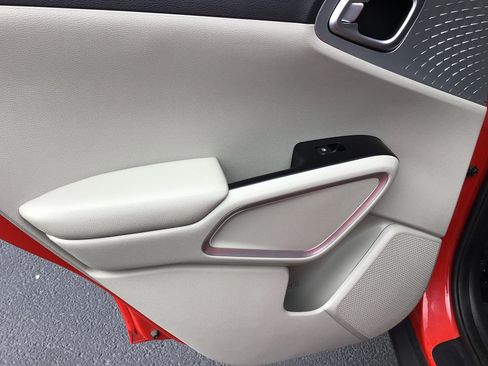 Used 2020 Kia Soul LX FWD image 11