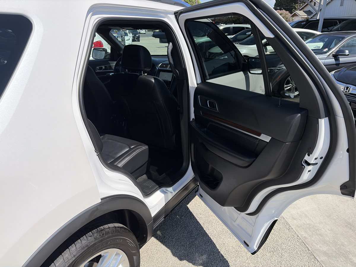 Used 2017 Ford Explorer Limited w/ Equipment Group 301A FWD image 26