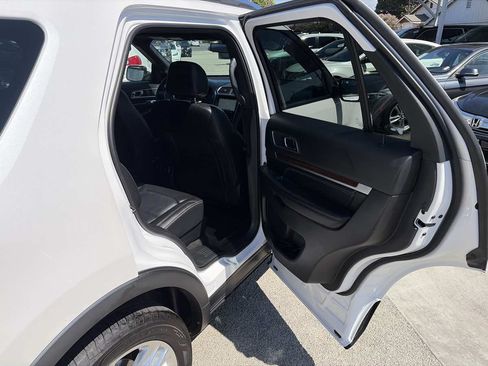 Used 2017 Ford Explorer Limited w/ Equipment Group 301A FWD image 26