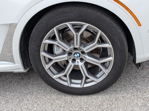 Used 2025 BMW X7 xDrive40i AWD/4WD image 11