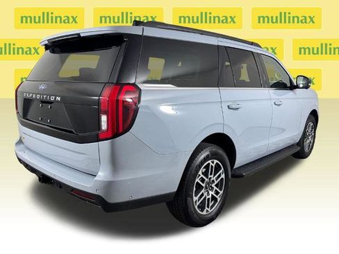 Certified 2025 Ford Expedition Active RWD image 4