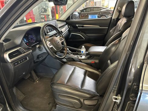Used 2020 Kia Telluride LX FWD image 8