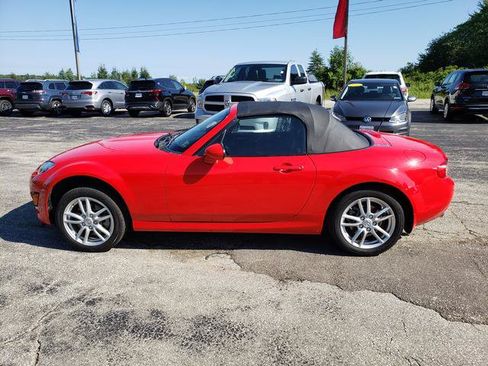 Used 2011 MAZDA MX-5 Miata Sport w/ Convenience Pkg RWD image 4