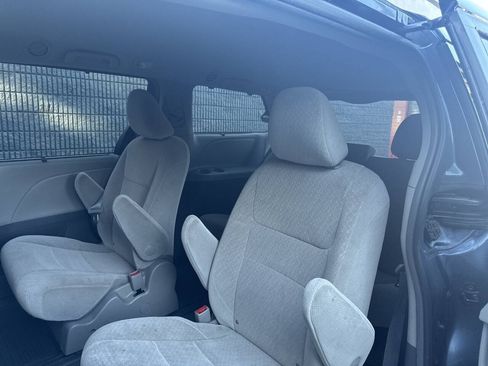 Used 2017 Toyota Sienna LE AWD/4WD image 12