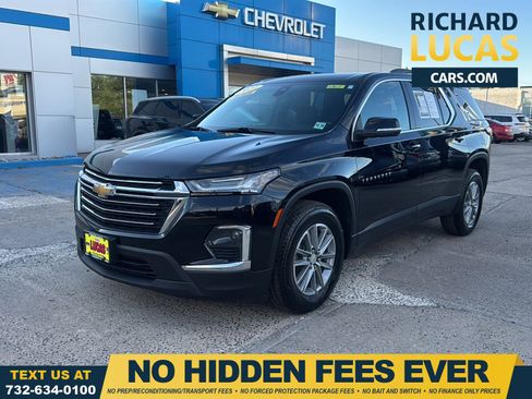 Used 2023 Chevrolet Traverse LT FWD image 1