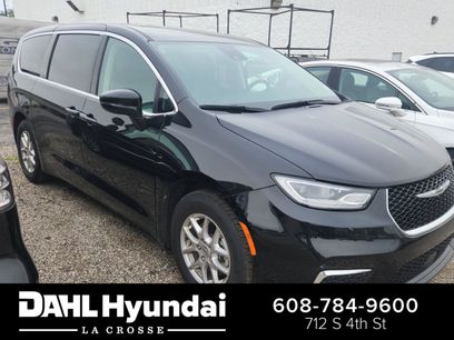 Used 2024 Chrysler Pacifica Touring-L