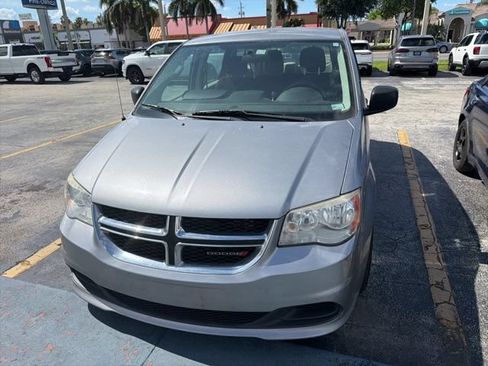 Used 2016 Dodge Grand Caravan American Value Package FWD image 2