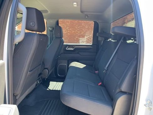 Used 2025 Chevrolet Silverado 2500 LT w/ Convenience Package AWD/4WD image 15