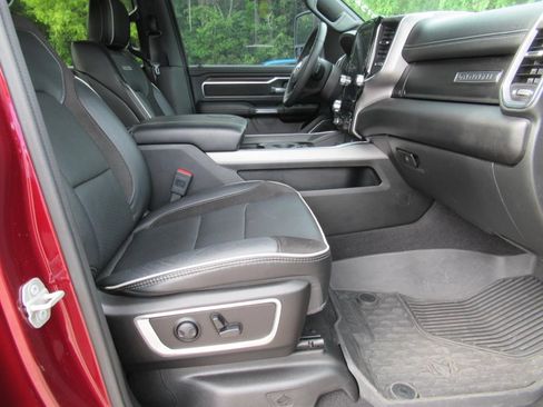Used 2025 RAM 1500 Laramie w/ Sport Appearance Package AWD/4WD image 10
