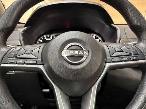 Used 2025 Nissan Altima 2.5 SV FWD image 28