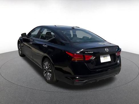 Used 2025 Nissan Altima 2.5 SV image 12