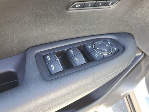 Used 2025 Cadillac XT6 Premium Luxury image 28