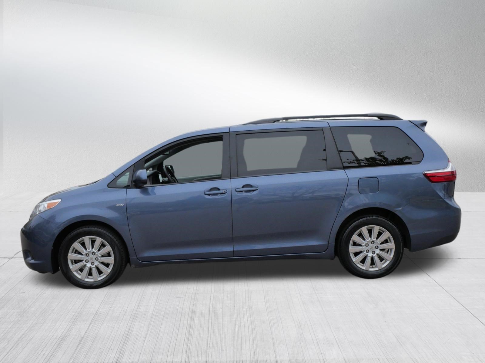 Used 2017 Toyota Sienna LE AWD/4WD image 4
