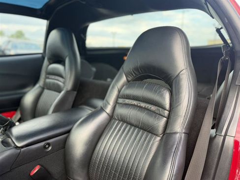 Used 2000 Chevrolet Corvette Coupe w/ Performance Handling Pkg RWD image 21