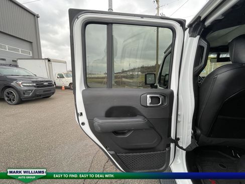 Used 2022 Jeep Wrangler Unlimited Sahara w/ Cold Weather Group image 30