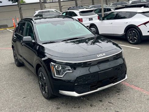 Certified 2025 Kia Niro Wind w/ Wind Preserve Package FWD image 5