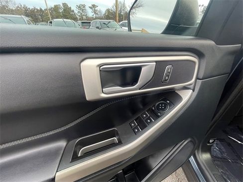 Used 2023 Ford Explorer XLT w/ Equipment Group 202A image 11