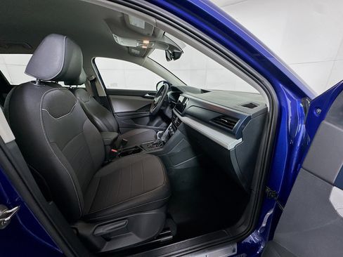 Used 2024 Volkswagen Taos SE image 30