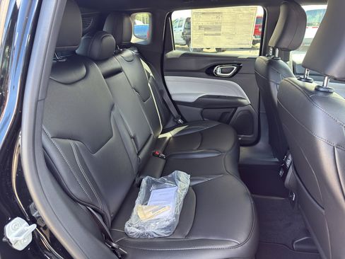 New 2026 Jeep Compass Limited image 13