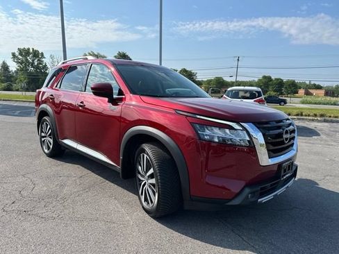 Certified 2022 Nissan Pathfinder Platinum w/ Cargo Package AWD/4WD image 8
