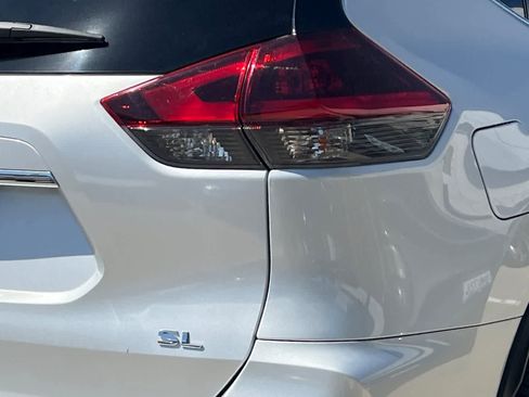 Used 2020 Nissan Rogue SL FWD image 17