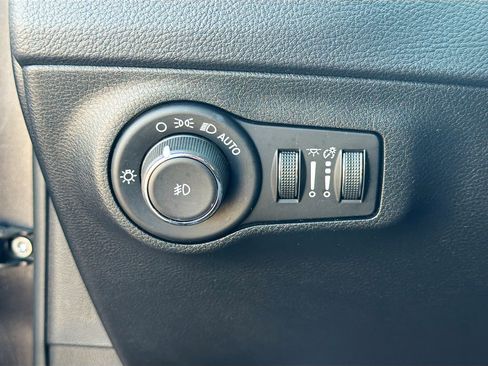 Used 2019 Jeep Compass Limited AWD/4WD image 16