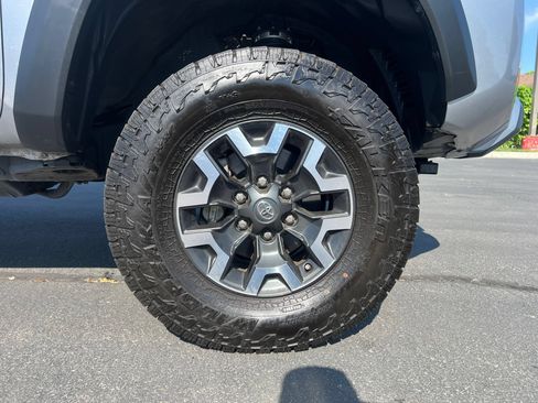 Used 2021 Toyota Tacoma TRD Off-Road w/ Technology Package AWD/4WD image 31