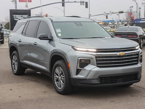 Used 2026 Chevrolet Traverse LT w/ Driver Confidence Package image 5