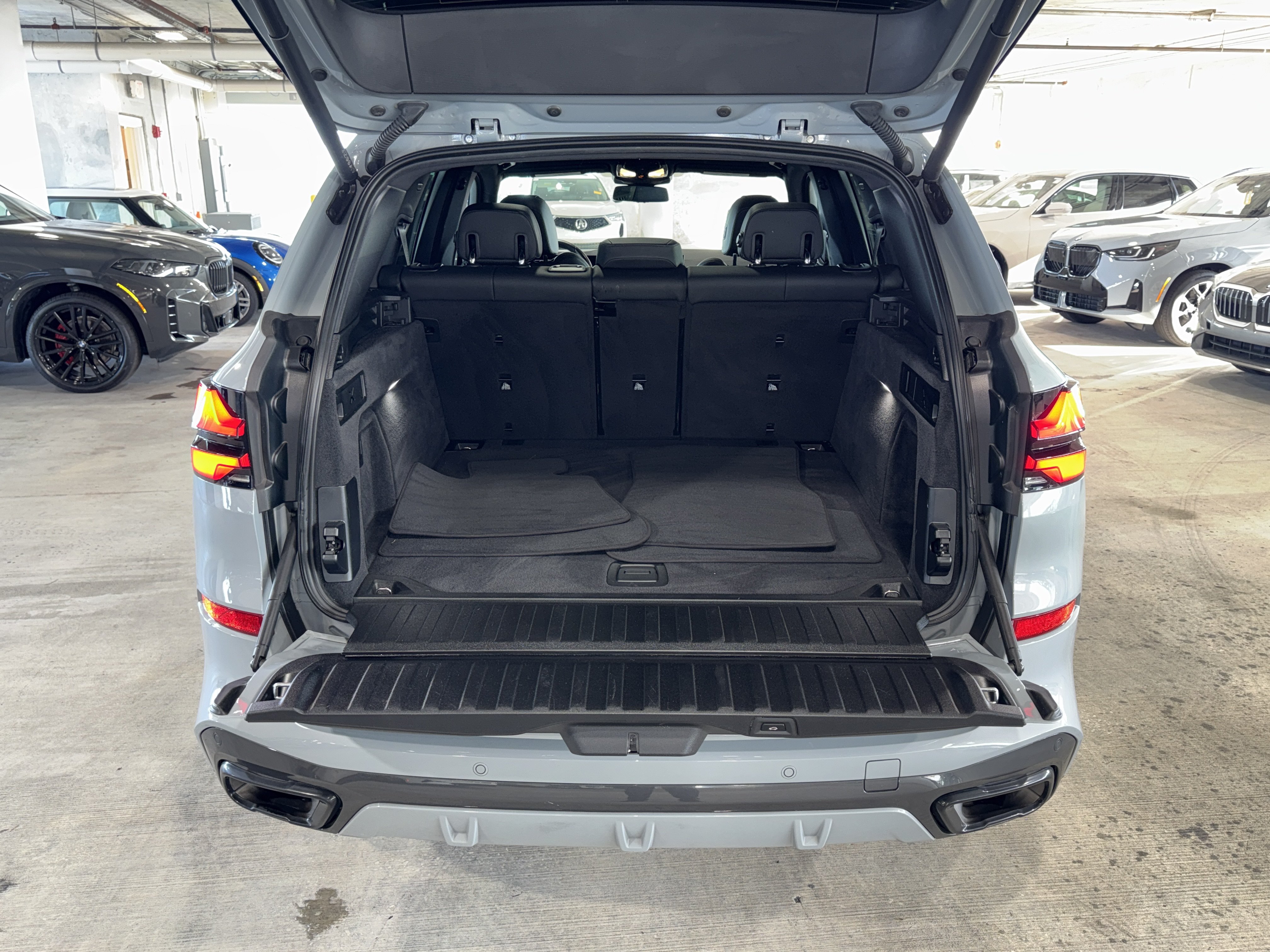 Used 2025 BMW X5 xDrive40i w/ M Sport Package AWD/4WD image 13