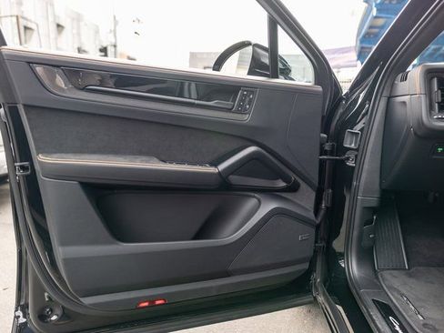 Certified 2025 Porsche Cayenne GTS image 25