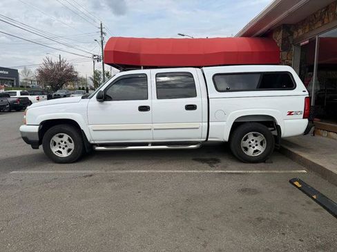 Used 2007 Chevrolet Silverado 1500 LT w/ Onstar Plus Package image 2