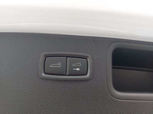 Certified 2026 Porsche Macan Turbo AWD/4WD image 15