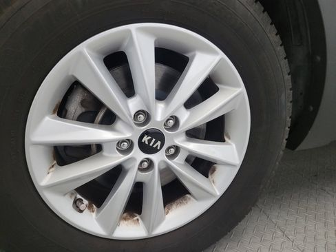 Used 2020 Kia Sorento LX image 31