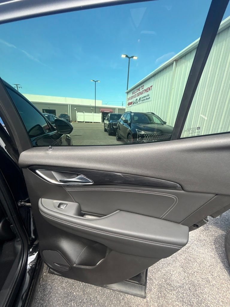 Used 2023 Buick Envision Essence w/ Sport Touring Package AWD/4WD image 21