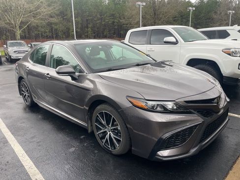 Used 2024 Toyota Camry SE image 2