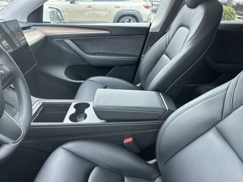 Used 2022 Tesla Model Y Long Range AWD/4WD image 8