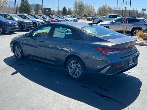 New 2026 Hyundai Elantra Hybrid FWD image 11