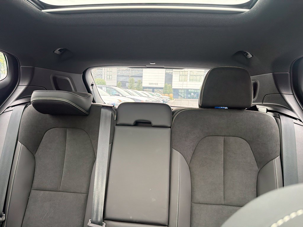 Used 2023 Volvo XC40 Recharge Ultimate AWD/4WD image 16