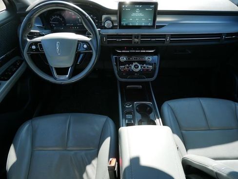 Used 2022 Lincoln Corsair AWD w/ Premium Package image 11