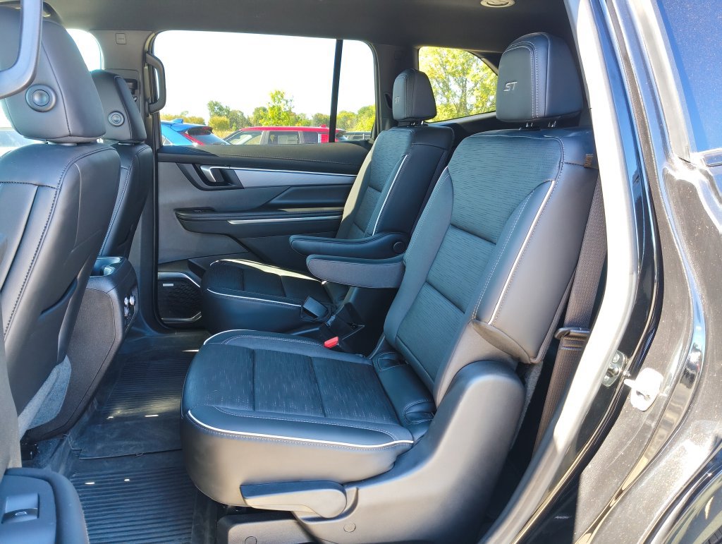 Used 2026 Buick Enclave Sport Touring w/ LPO, All-Weather Package AWD/4WD image 7