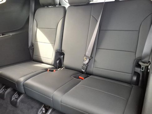Used 2025 Buick Enclave Preferred AWD/4WD image 15