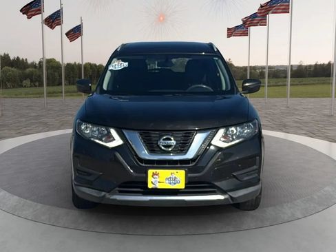 Used 2017 Nissan Rogue SV FWD image 2