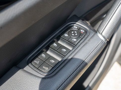 Used 2023 Porsche Cayenne AWD/4WD image 20