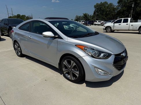 Used 2013 Hyundai Elantra SE image 2