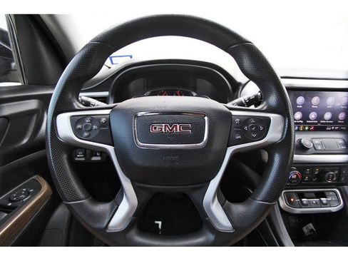 Used 2023 GMC Acadia SLE image 7