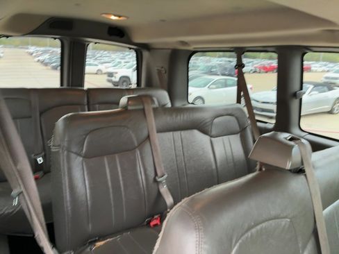 Used 2014 GMC Savana 3500 LS image 9