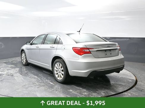 Used 2011 Chrysler 200 Touring FWD image 10