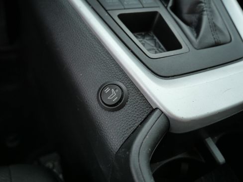Used 2022 Toyota RAV4 XLE AWD/4WD image 30
